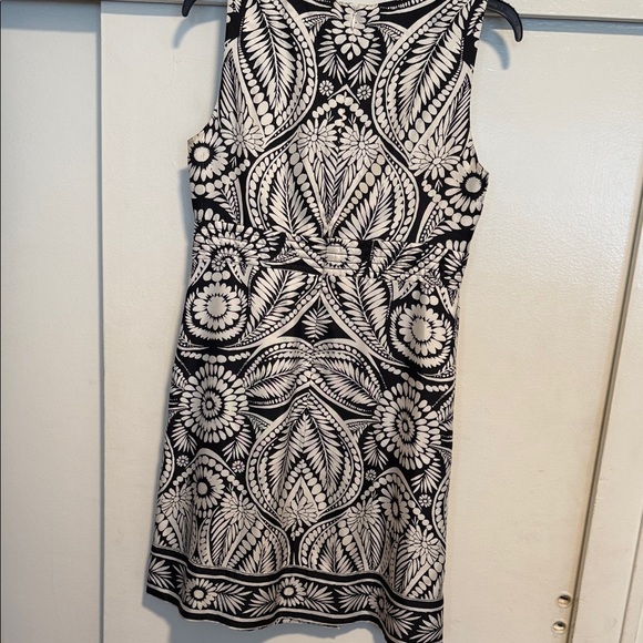 Banana Republic Black and White Patterned Midi Dress - Picture 6 of 6